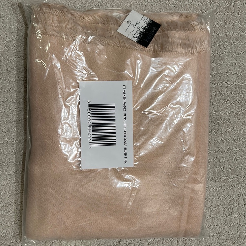 NWT Kensie brushed pink scarf